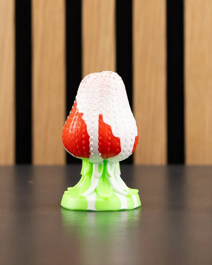 PhreakClub Anal Strawberry Plug Small Soft ShaftFirm Base FLOP Delamination