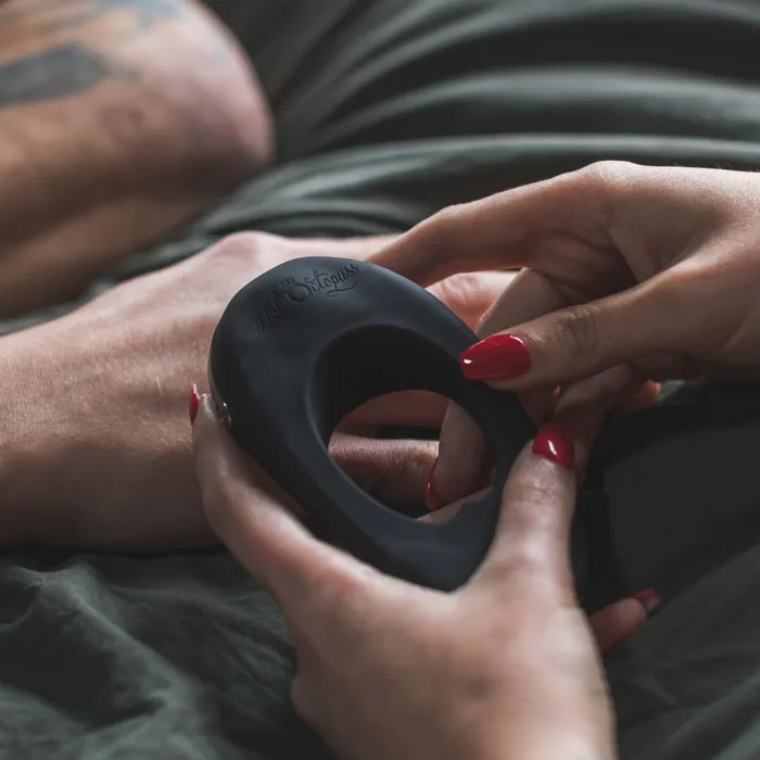 Hot Octopuss Hot Octopuss Atom Plus Dual Motor Vibrating Black Cock Ring Couples